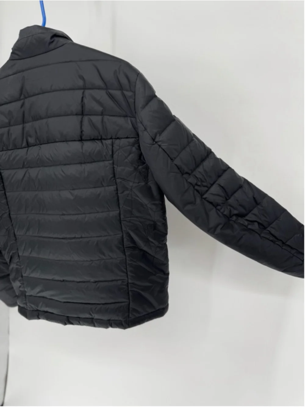 BOSS Men's Black Puffer Jacket with Gold Accents, Size L - Picture 4 of 10